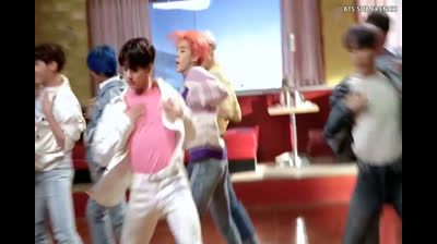 (VOSTFR) Boy with luv MV